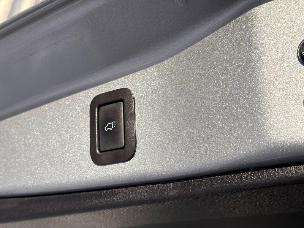 Used 2017 Toyota Highlander SE image 10