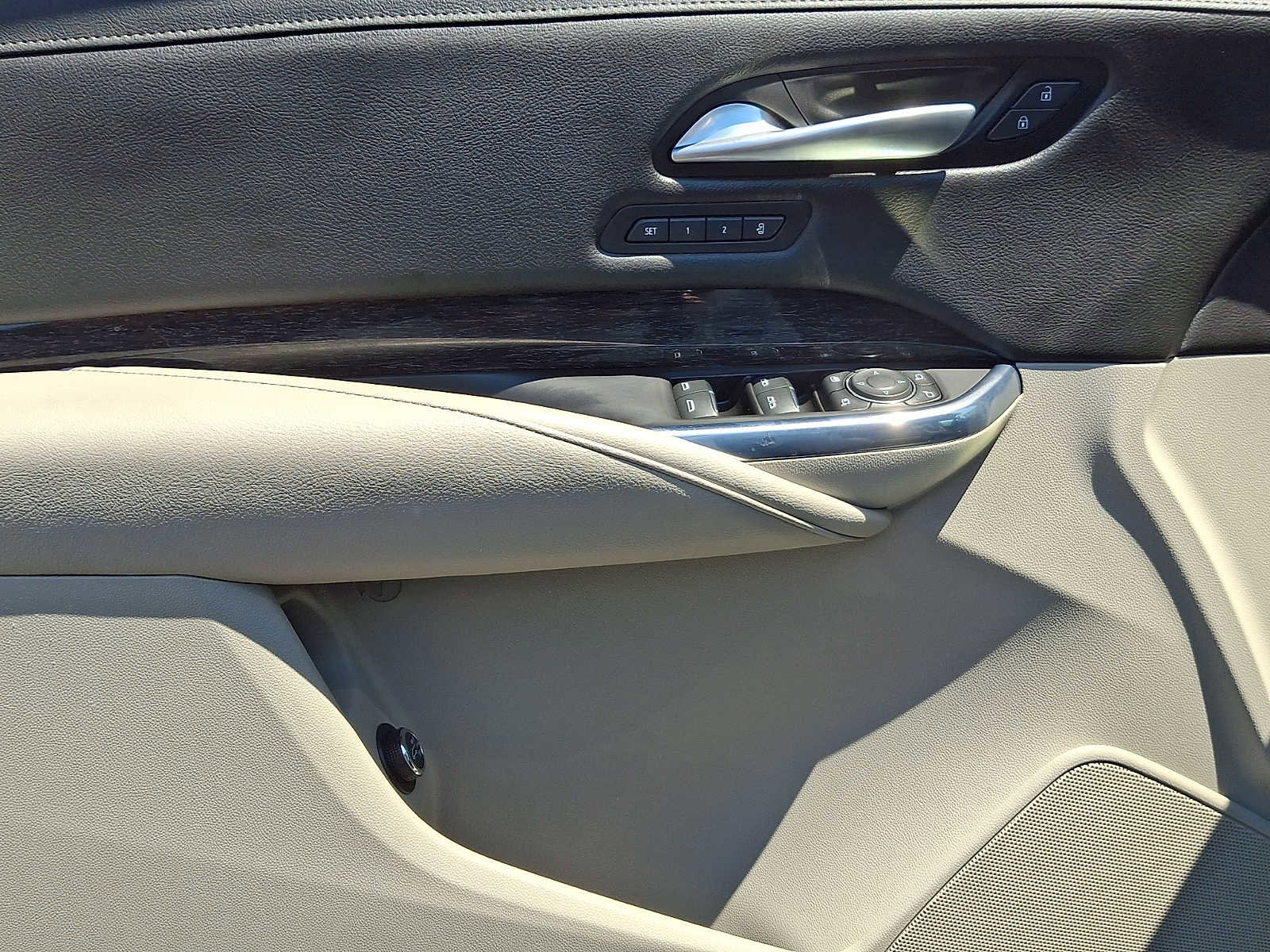 Used 2023 Cadillac XT4 Premium Luxury w/ Cold Weather Package FWD image 15