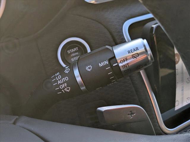 Used 2023 Land Rover Range Rover Velar R-Dynamic S image 17