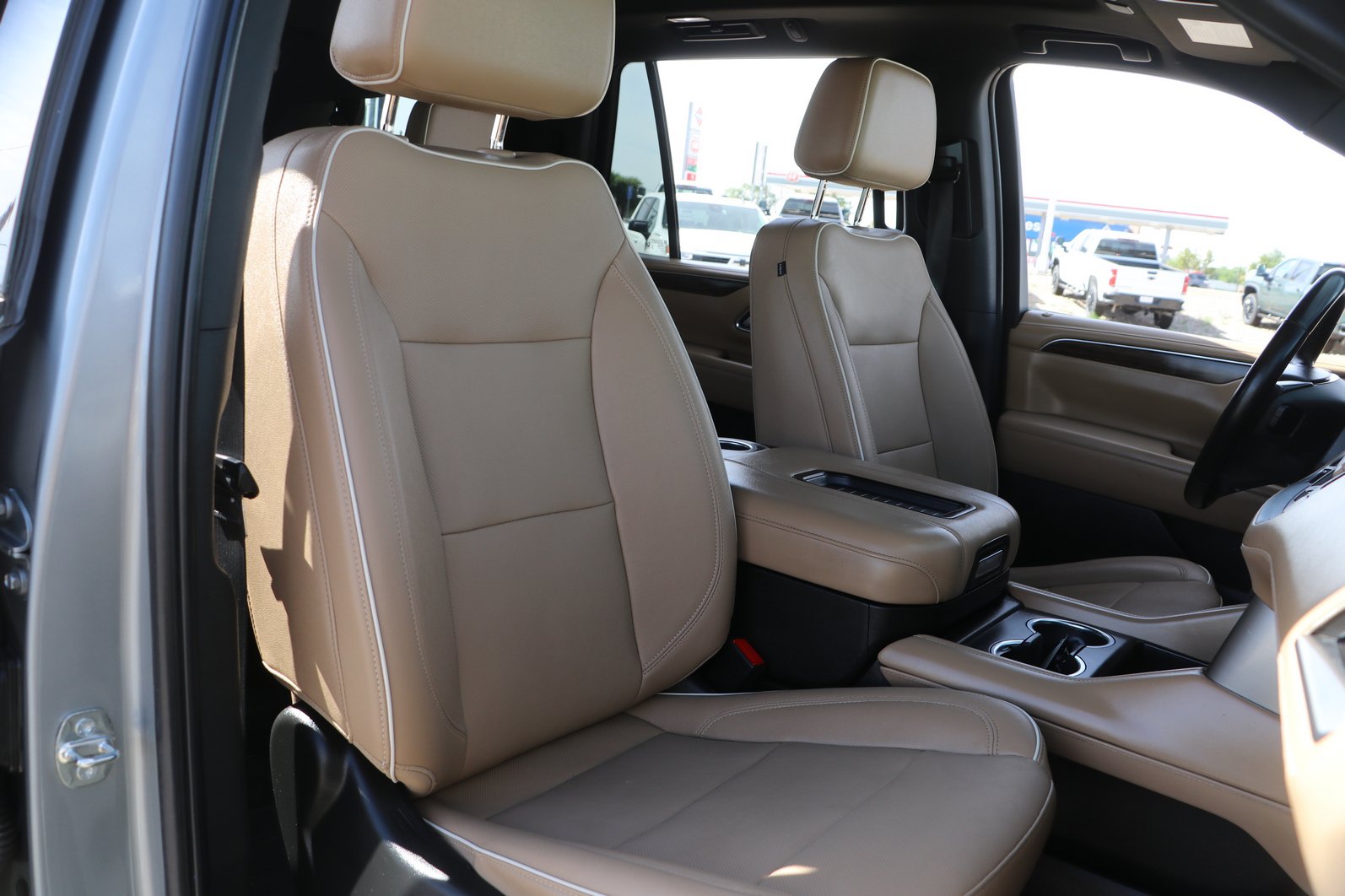 Used 2023 Chevrolet Tahoe Premier w/ Premium Package 2 AWD/4WD image 35