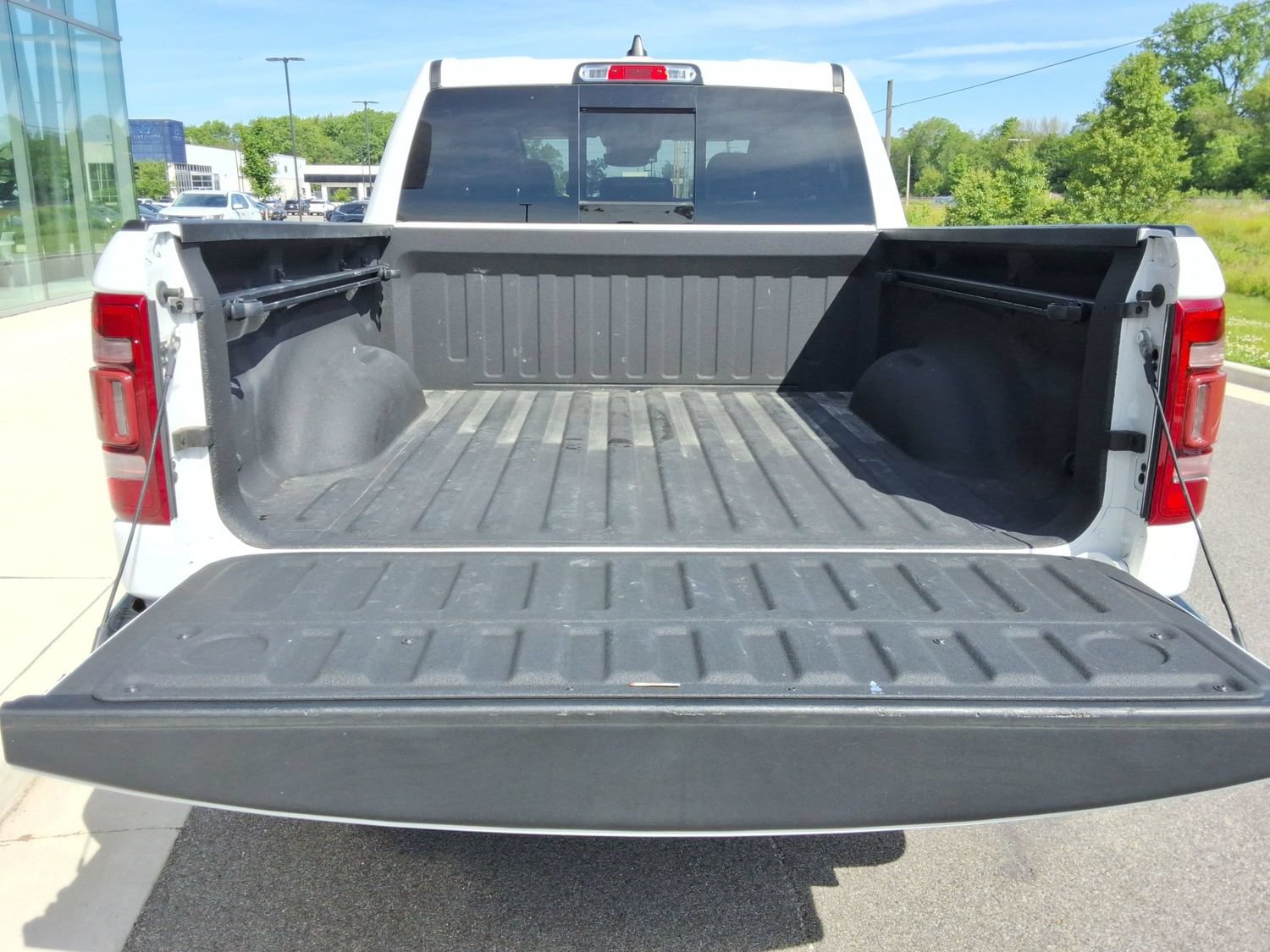 Used 2022 RAM 1500 Laramie AWD/4WD image 33