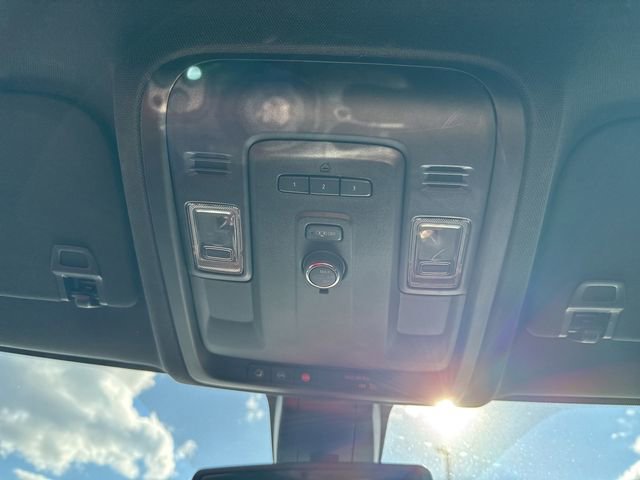 Used 2022 Chevrolet Suburban RST w/ Sport Performance Package image 29