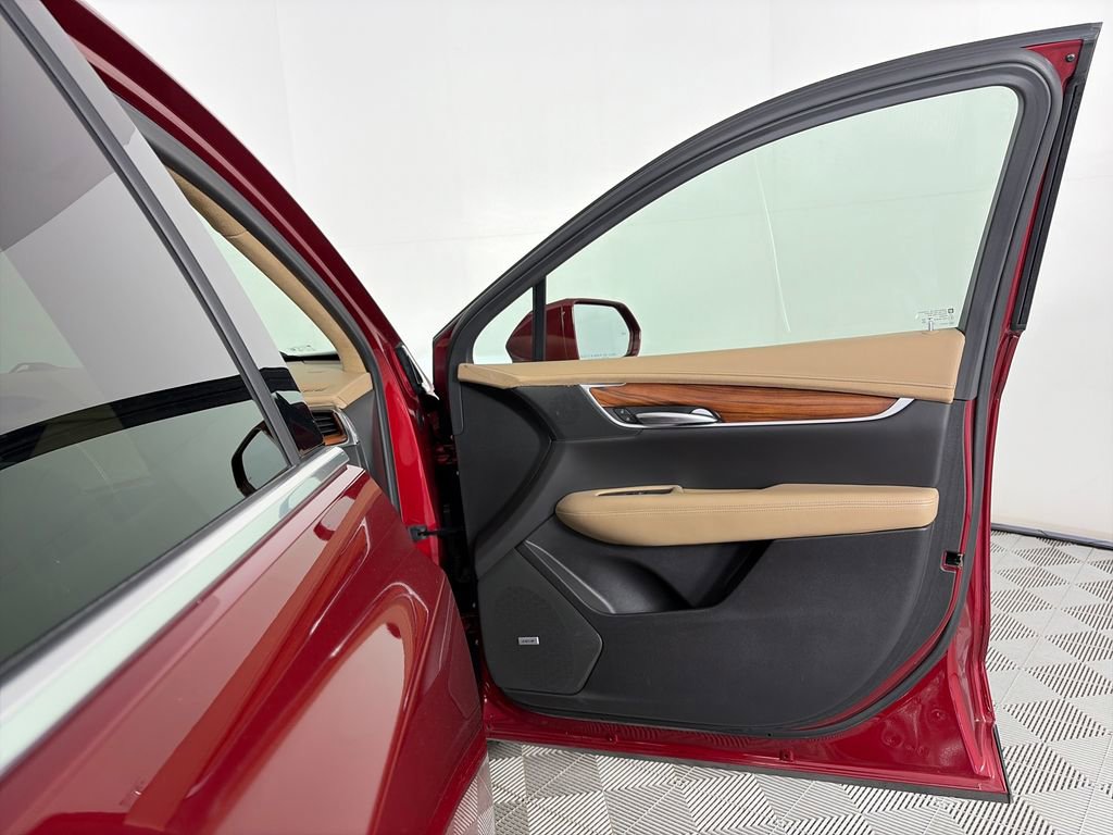 Used 2019 Cadillac XT5 Platinum AWD/4WD image 31