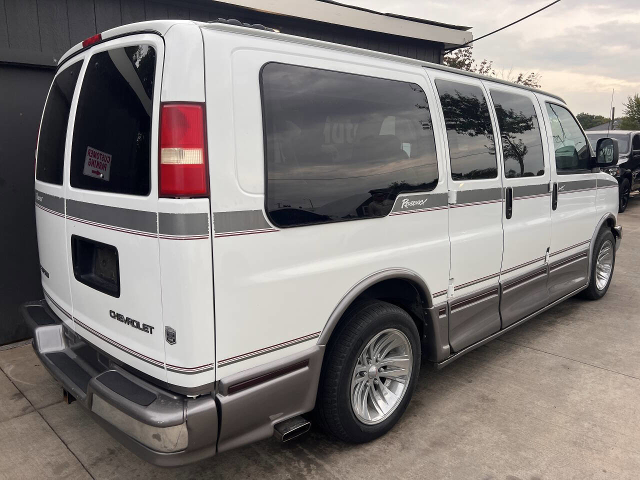 Used 2004 Chevrolet Express 1500 1500 3dr Cargo 135 in. WB w/ LS Preferred Equipment Group image 8