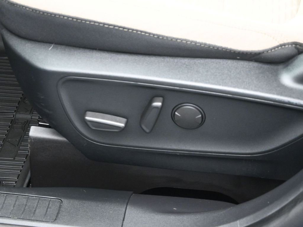 Used 2022 Ford Escape SE w/ Convenience Package FWD image 10