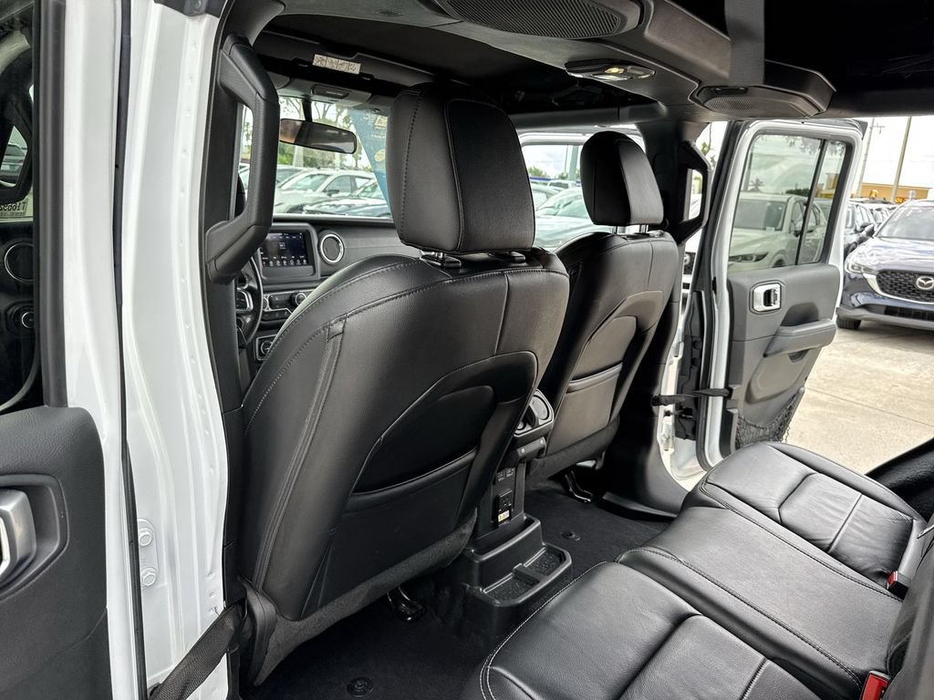 Used 2019 Jeep Wrangler Unlimited Sahara w/ Dual Top Group AWD/4WD image 34