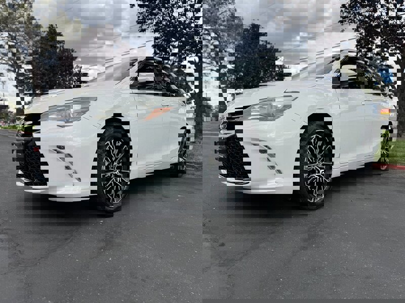 Used 2016 Toyota Camry SE image 5