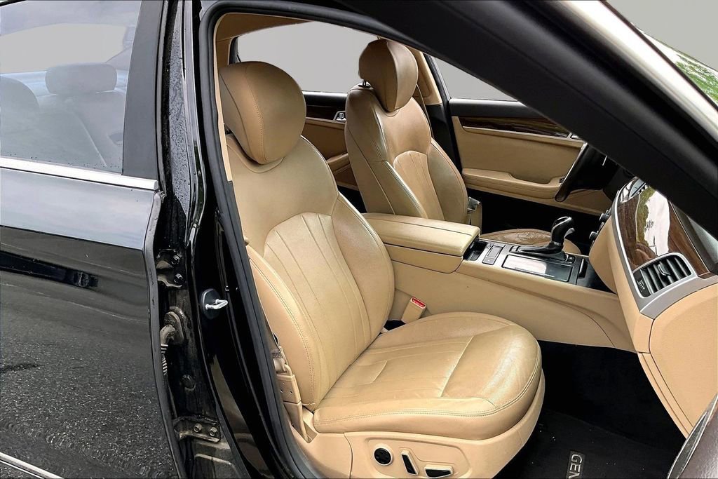 Used 2016 Hyundai Genesis 3.8 RWD image 19