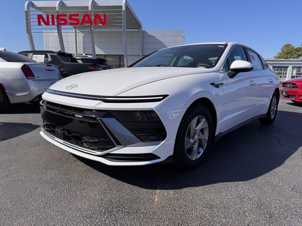 Used 2025 Hyundai Sonata SE image 1
