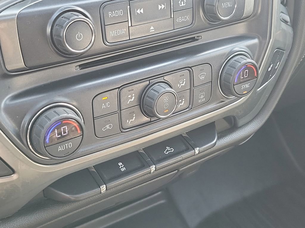 Used 2018 Chevrolet Silverado 1500 LTZ AWD/4WD image 32