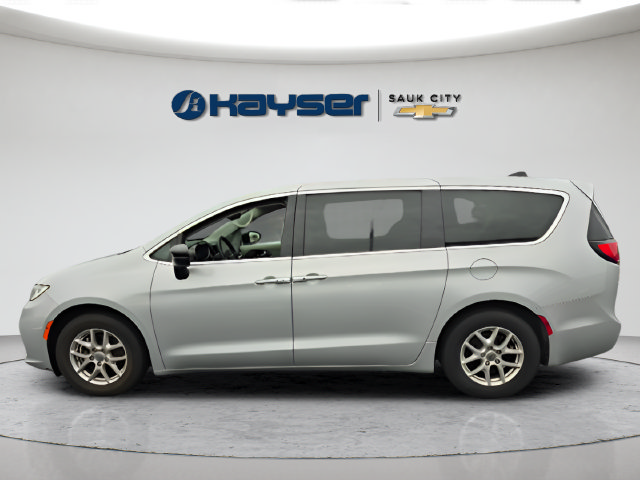 Used 2024 Chrysler Pacifica Touring-L FWD image 8