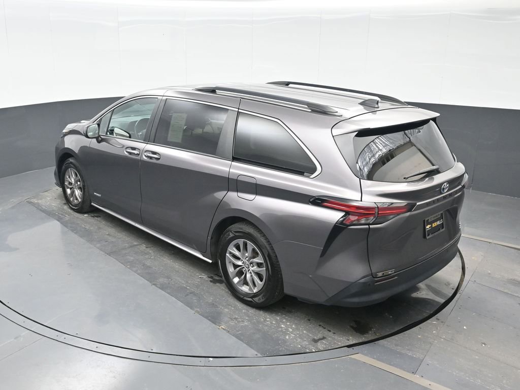 Used 2021 Toyota Sienna XLE image 19