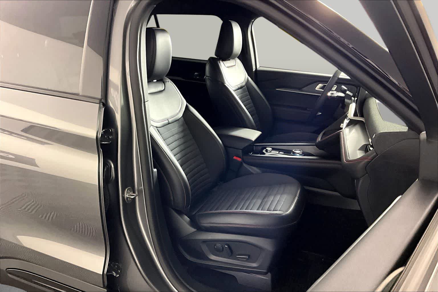 Used 2025 Ford Explorer ST-Line RWD image 9