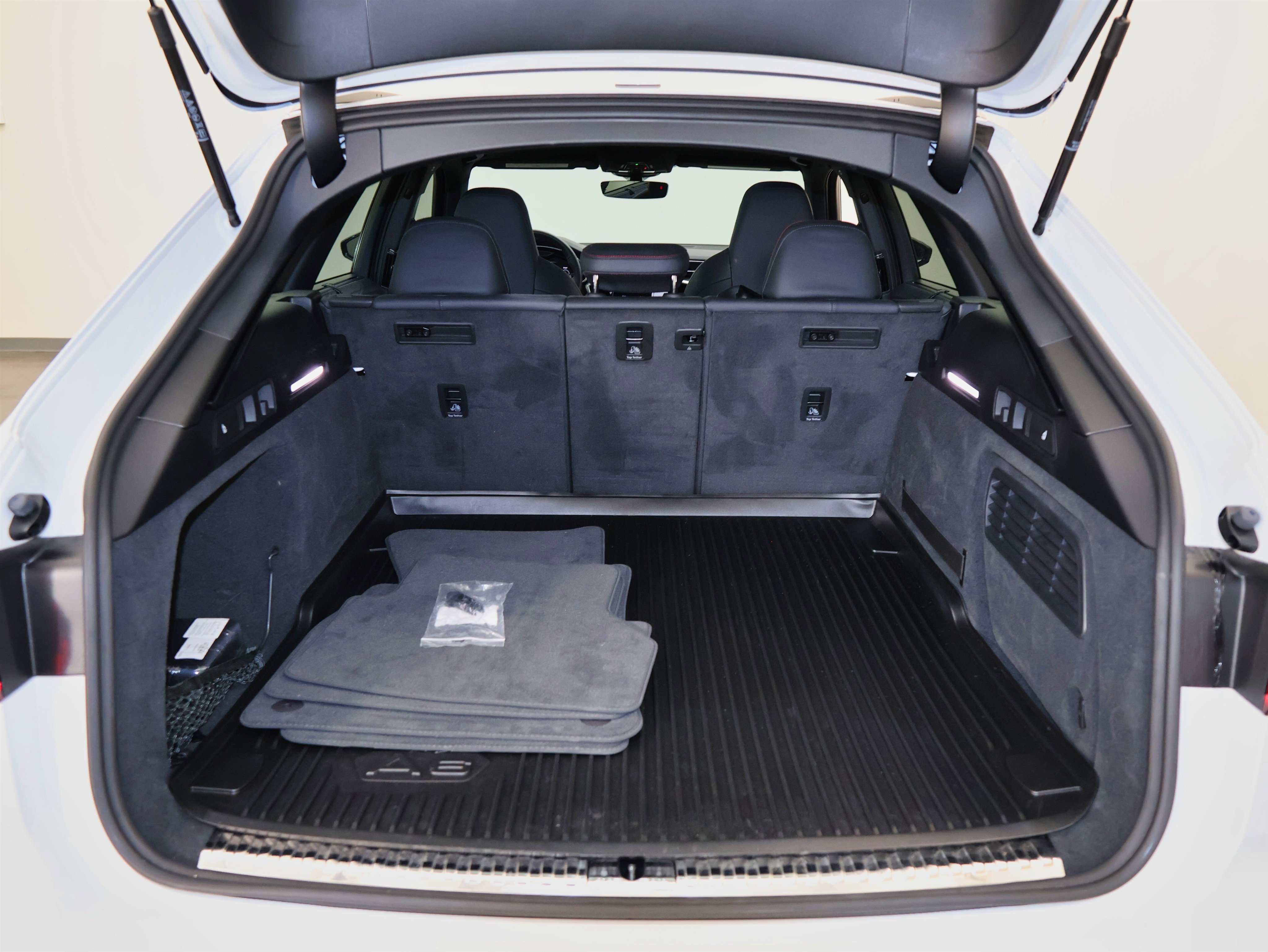 Used 2021 Audi RS 6 w/ Executive Package image 11