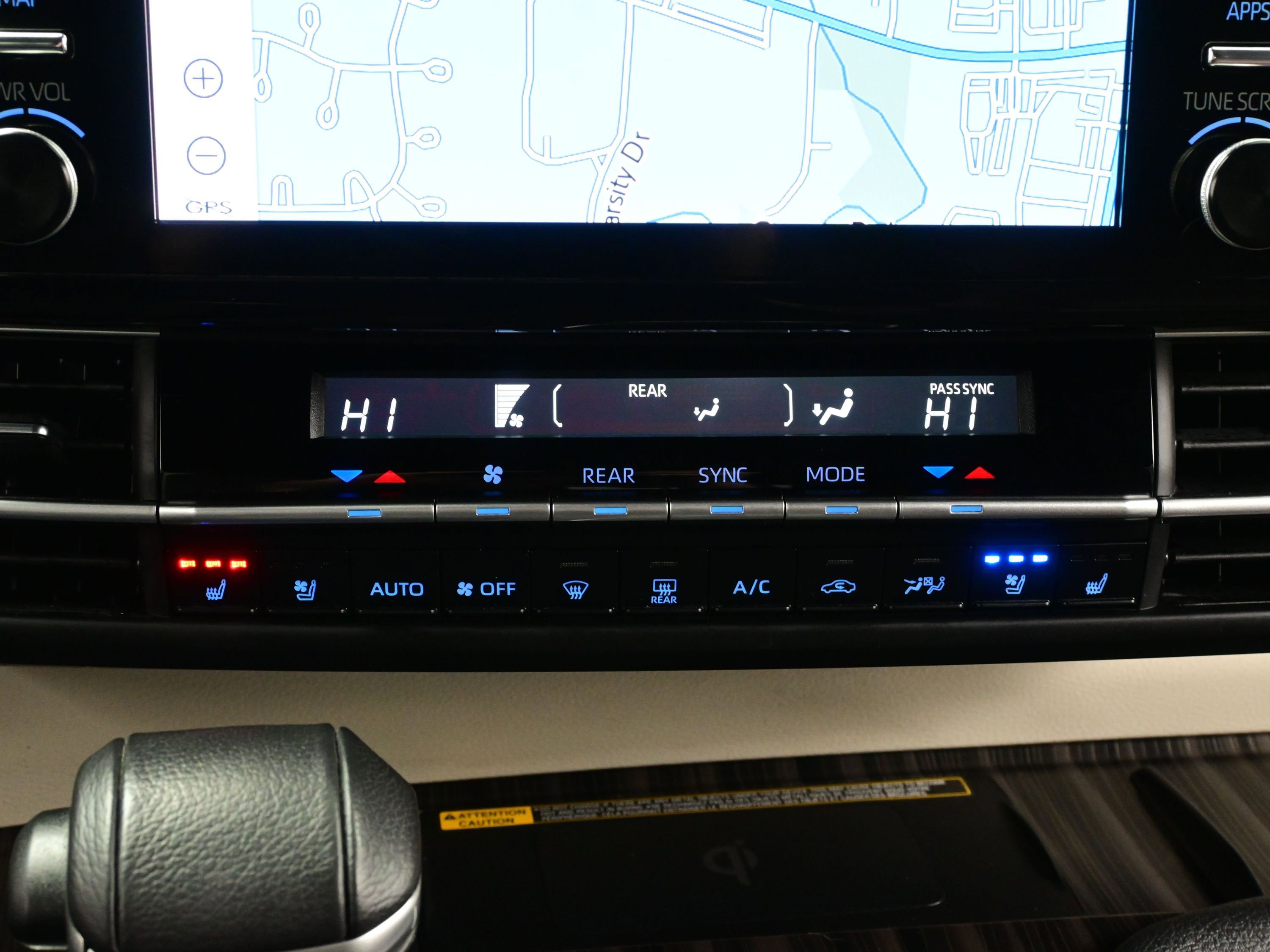 Used 2024 Toyota Sienna Platinum image 21