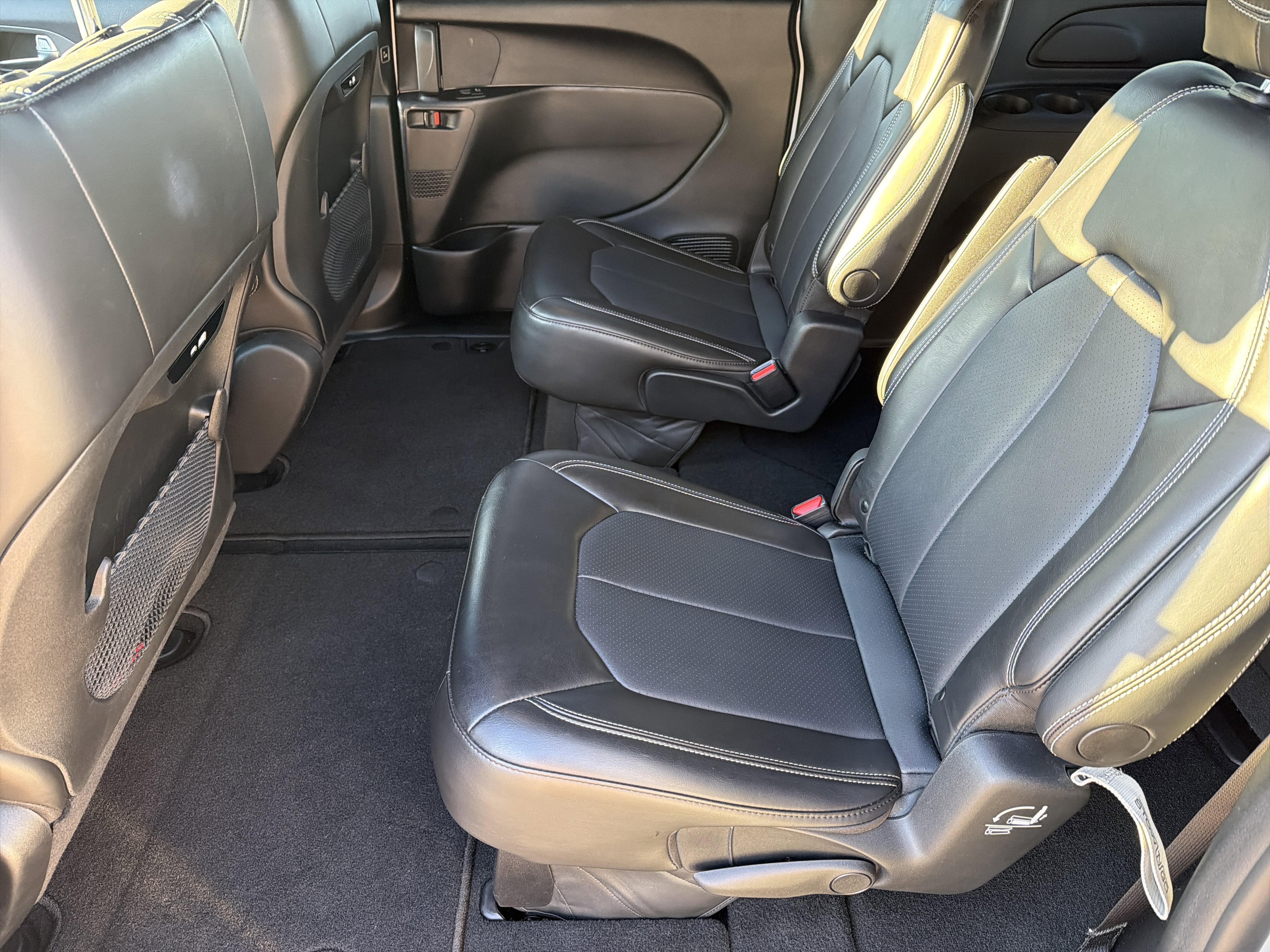 Used 2025 Chrysler Pacifica Select image 22