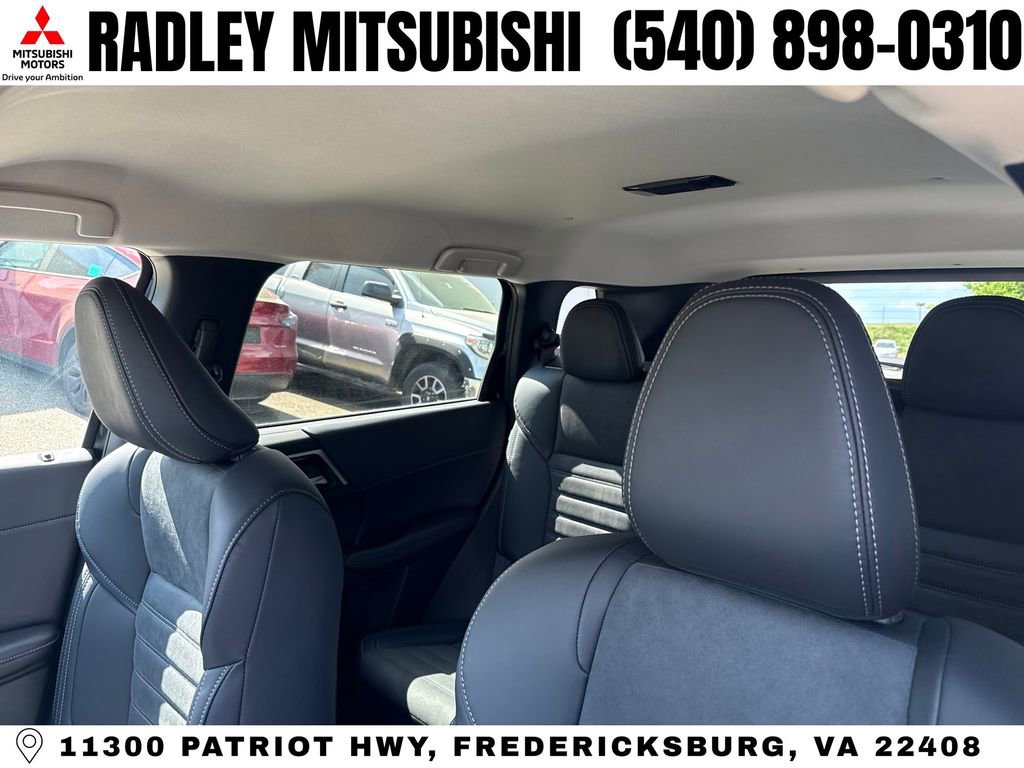 New 2026 Mitsubishi Outlander SE FWD image 2