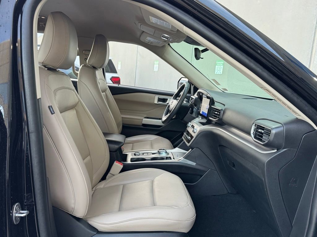 Used 2023 Ford Explorer XLT w/ Equipment Group 202A image 26