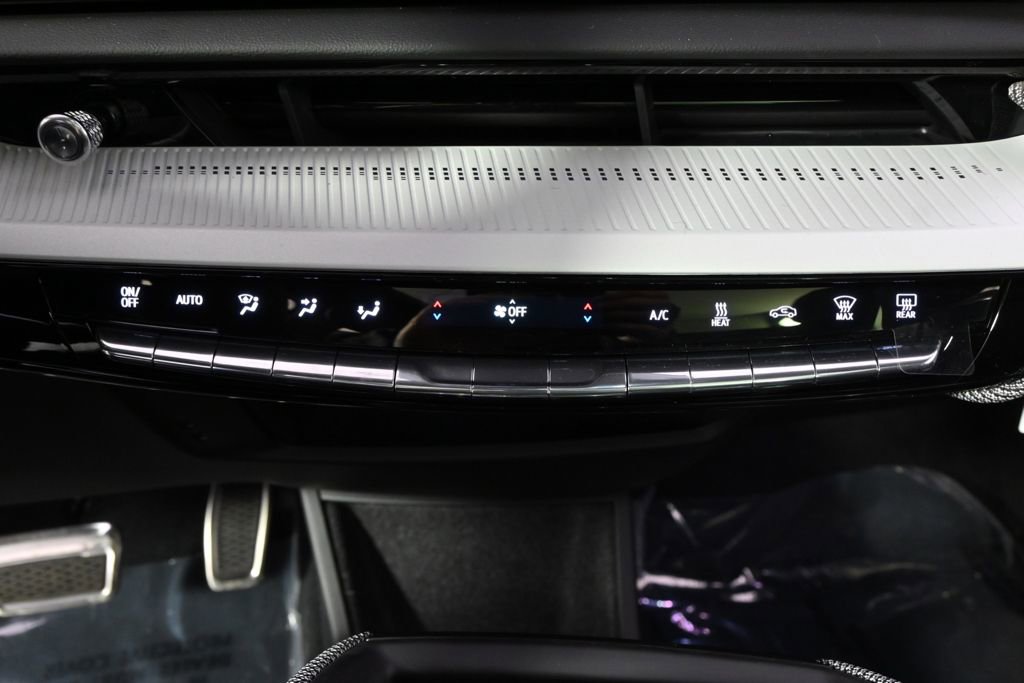 New 2026 Cadillac Optiq Sport 1 w/ LPO, Floor Liner Package AWD/4WD image 30