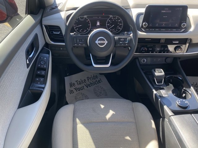 Used 2023 Nissan Rogue SV image 35