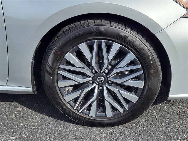 Used 2024 Nissan Altima 2.5 SV image 6