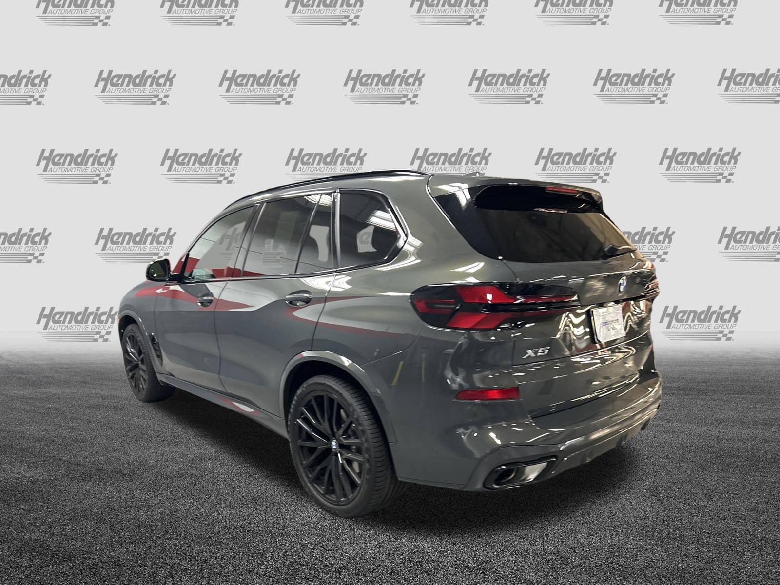 Used 2026 BMW X5 sDrive40i w/ Executive Package RWD image 8