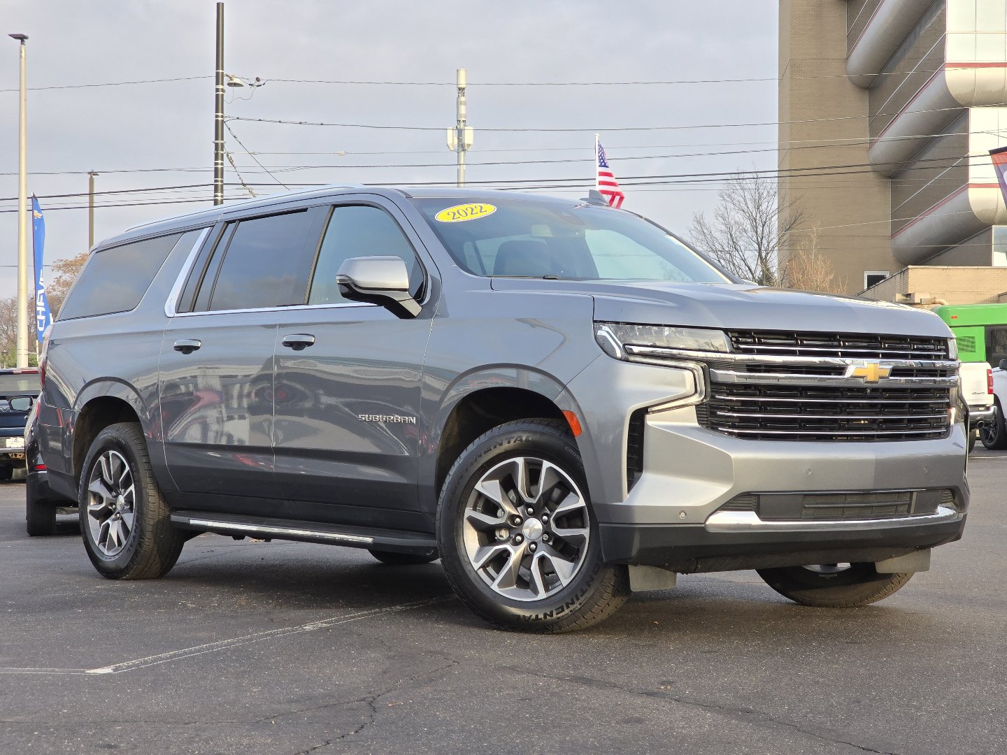 Used 2022 Chevrolet Suburban LT w/ LT Signature Plus Package image 2