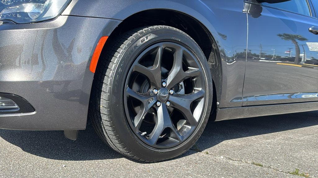 Used 2023 Chrysler 300 S w/ Comfort Group image 11