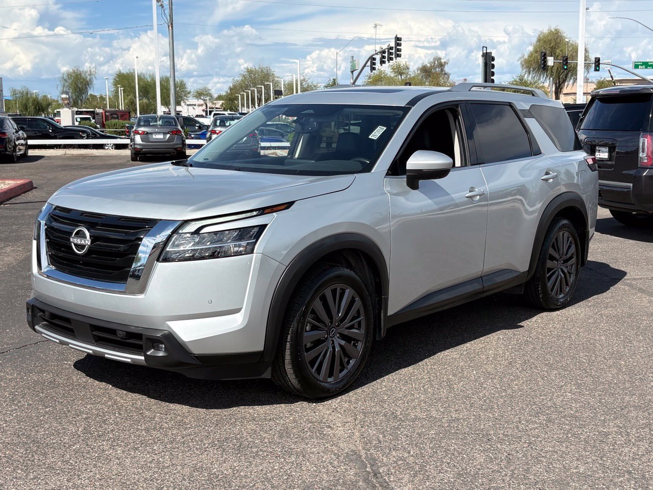 Certified 2022 Nissan Pathfinder SL w/ SL Premium Package FWD image 2