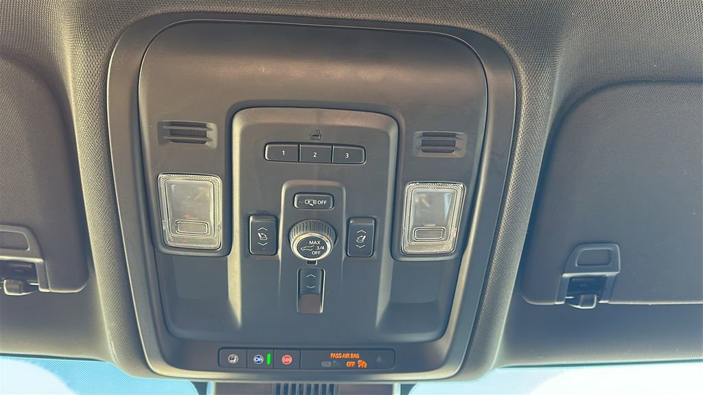 Used 2023 Chevrolet Suburban Premier image 29