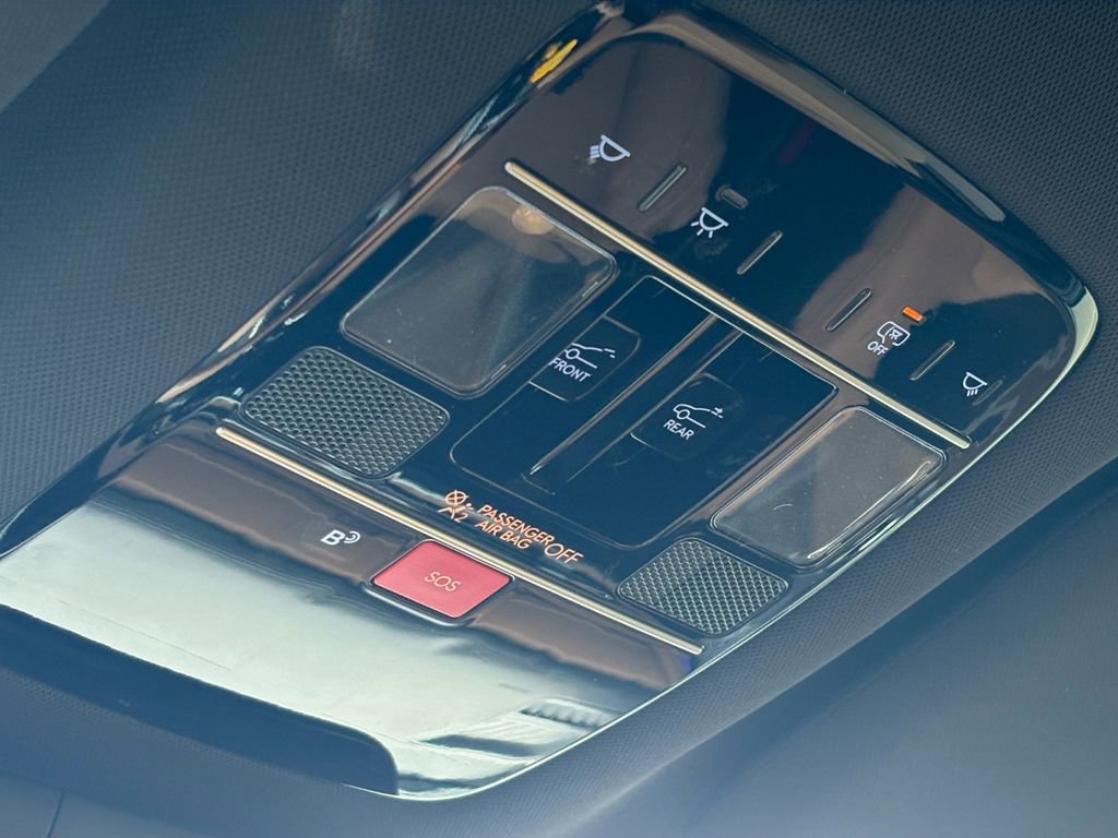 Used 2024 Hyundai Santa Fe Limited image 32