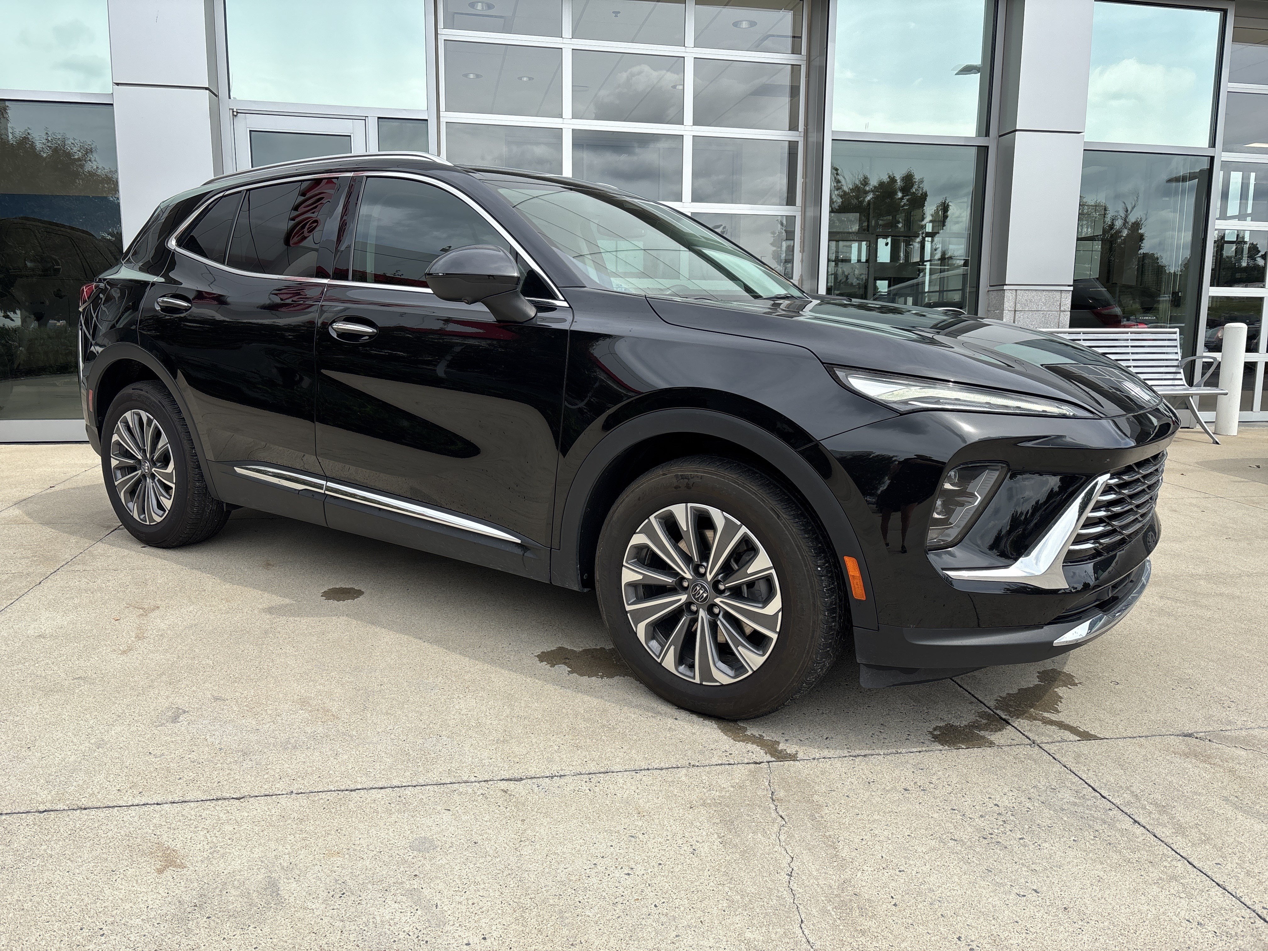 Used 2024 Buick Envision Preferred AWD/4WD image 2