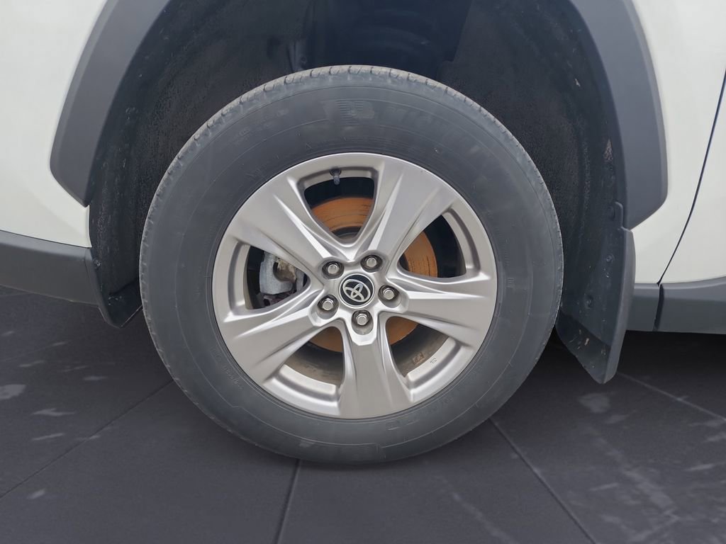 Used 2023 Toyota RAV4 XLE w/ Convenience Package image 14