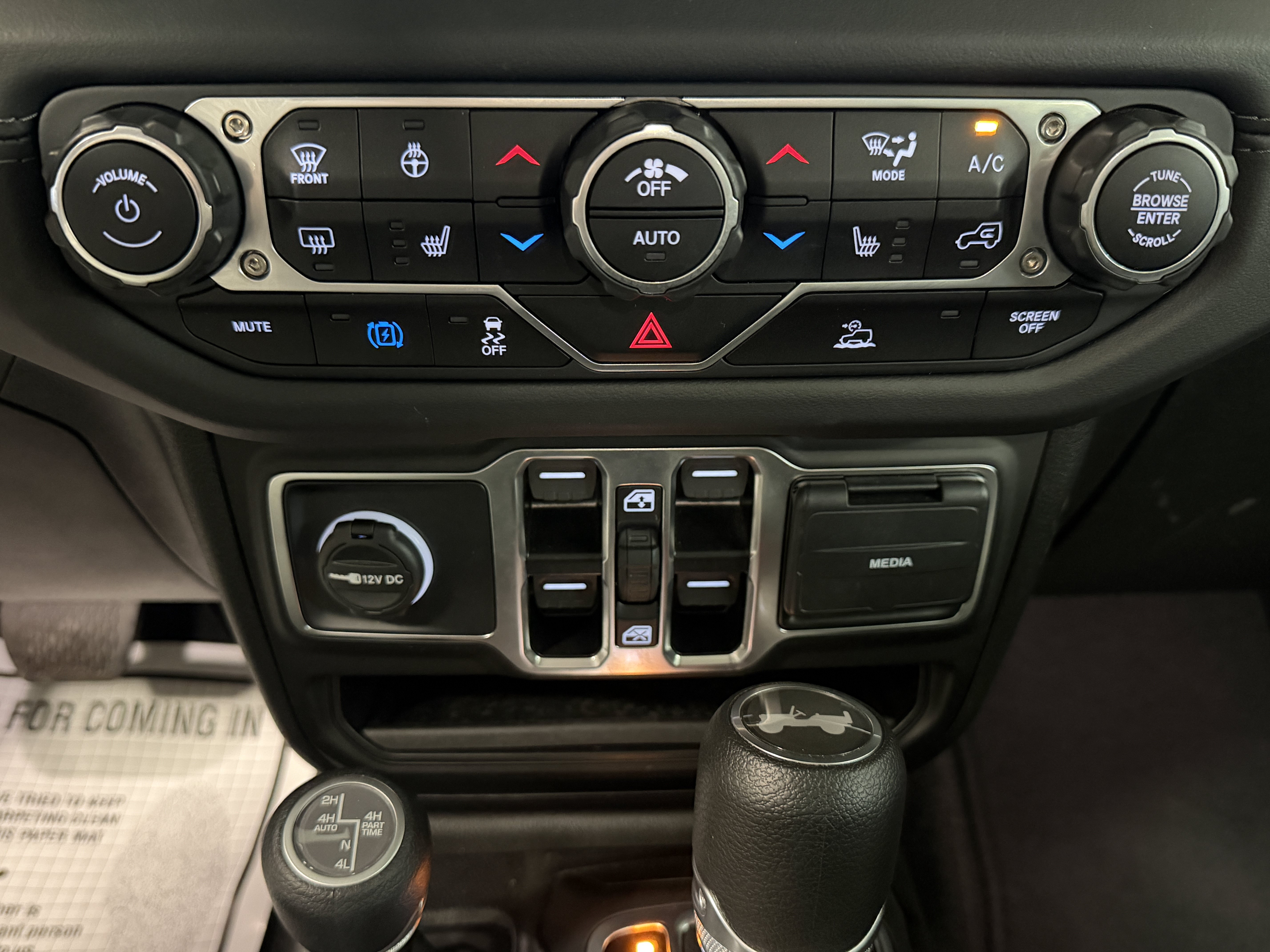 Used 2025 Jeep Wrangler Unlimited Sahara AWD/4WD image 10