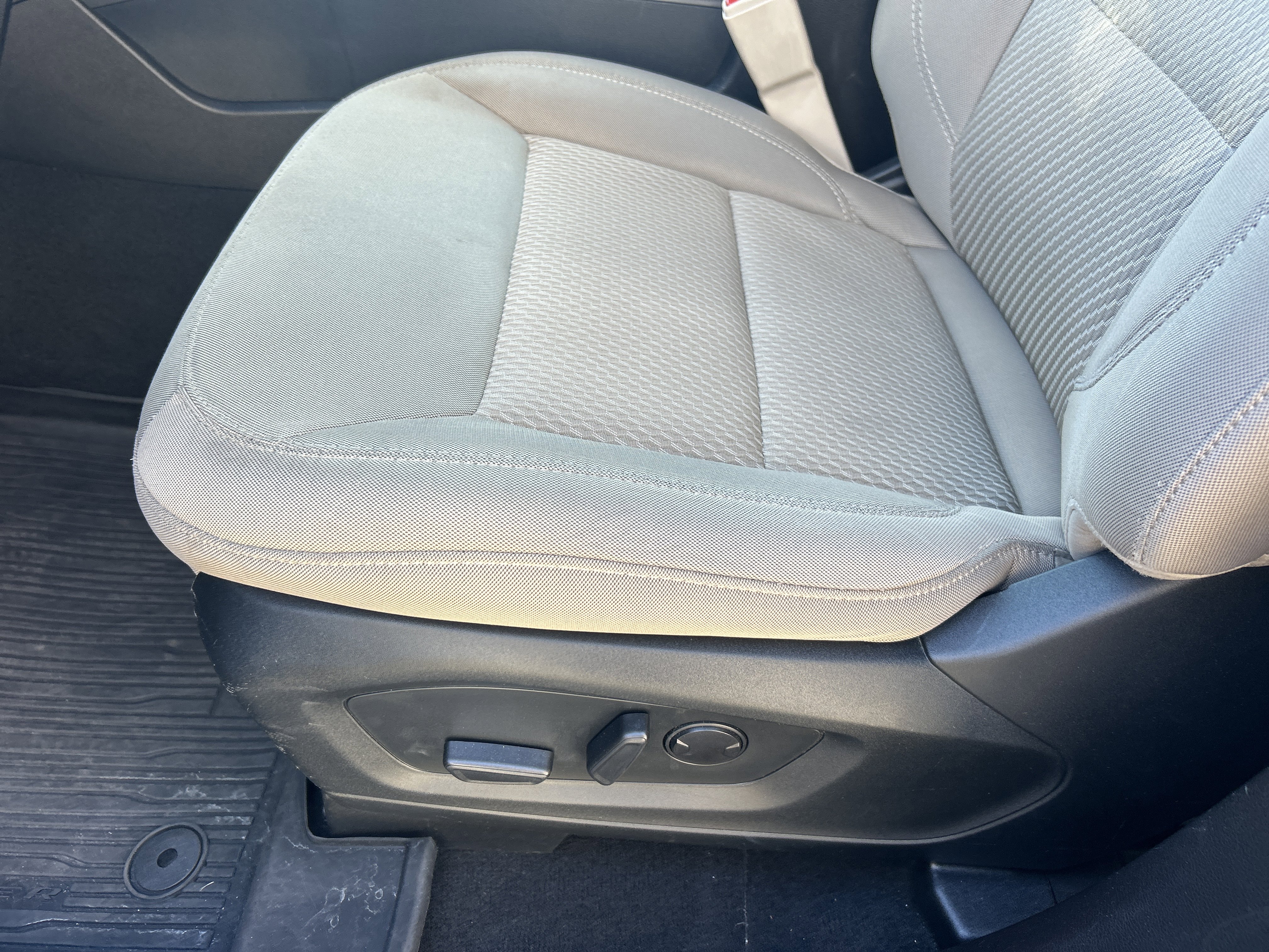 Used 2022 Ford Explorer XLT image 15