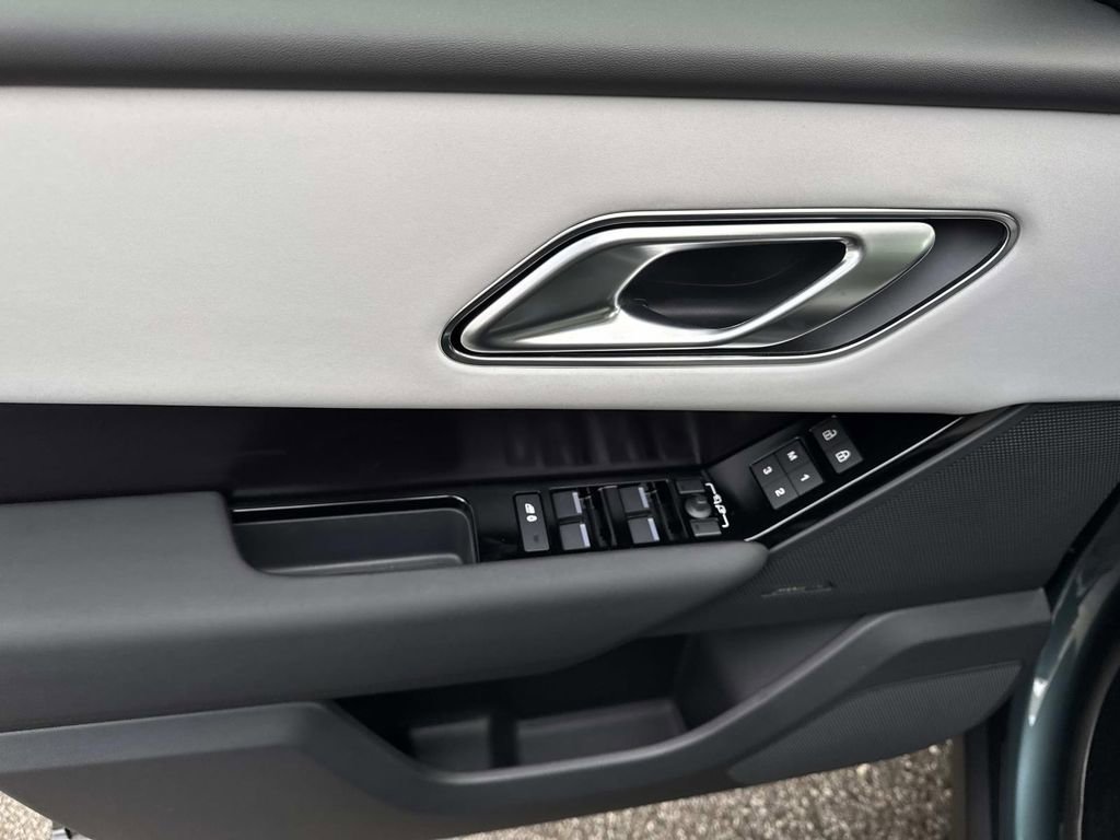 New 2026 Land Rover Range Rover Velar Dynamic SE image 18
