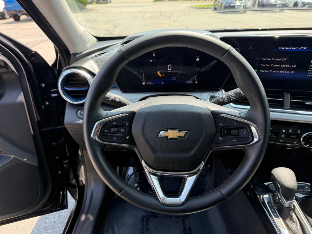 Used 2026 Chevrolet Trax LT w/ Sunroof Package FWD image 12