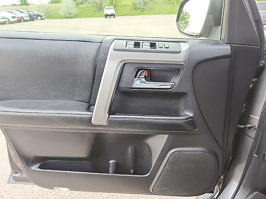Used 2014 Toyota 4Runner SR5 AWD/4WD image 27