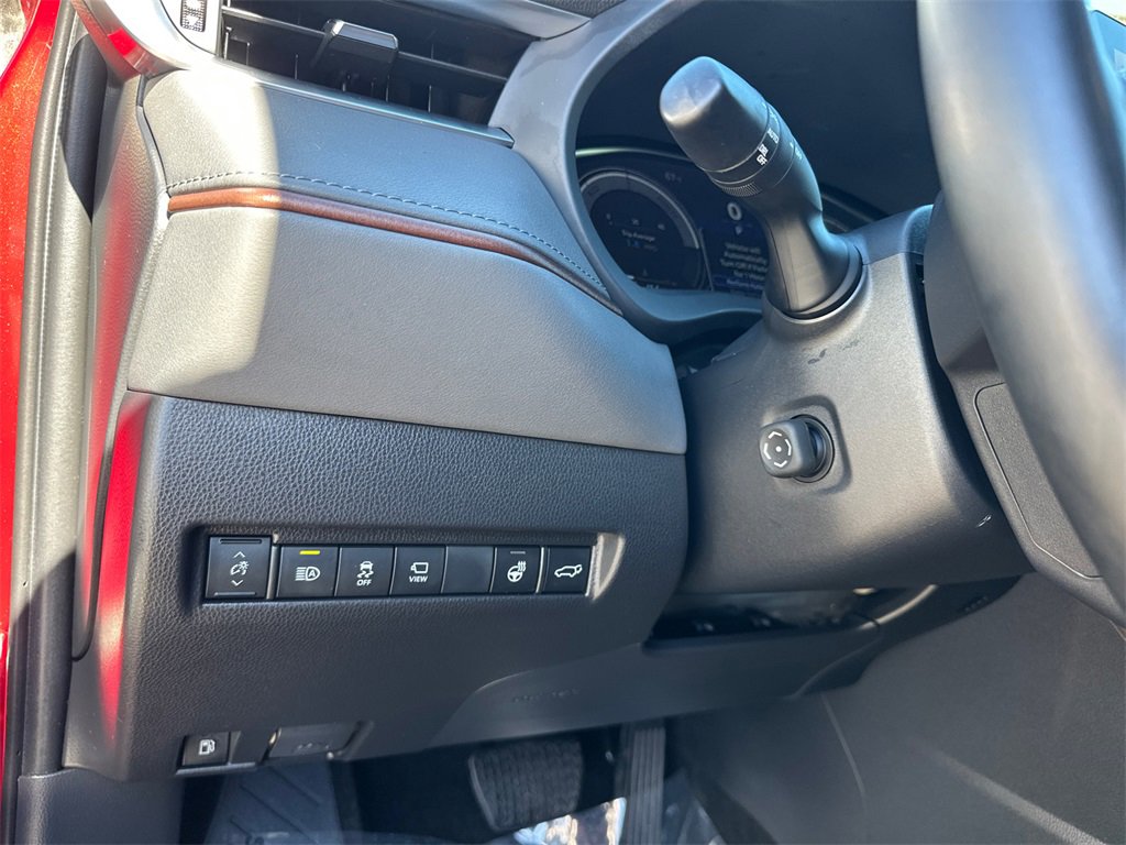 Used 2024 Toyota Venza Limited image 33