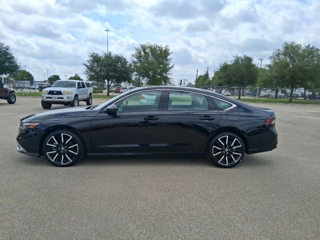 Used 2025 Honda Accord Touring image 1