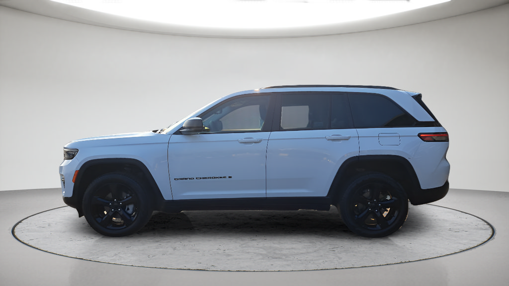Used 2023 Jeep Grand Cherokee Limited w/ Black Appearance Package AWD/4WD image 14