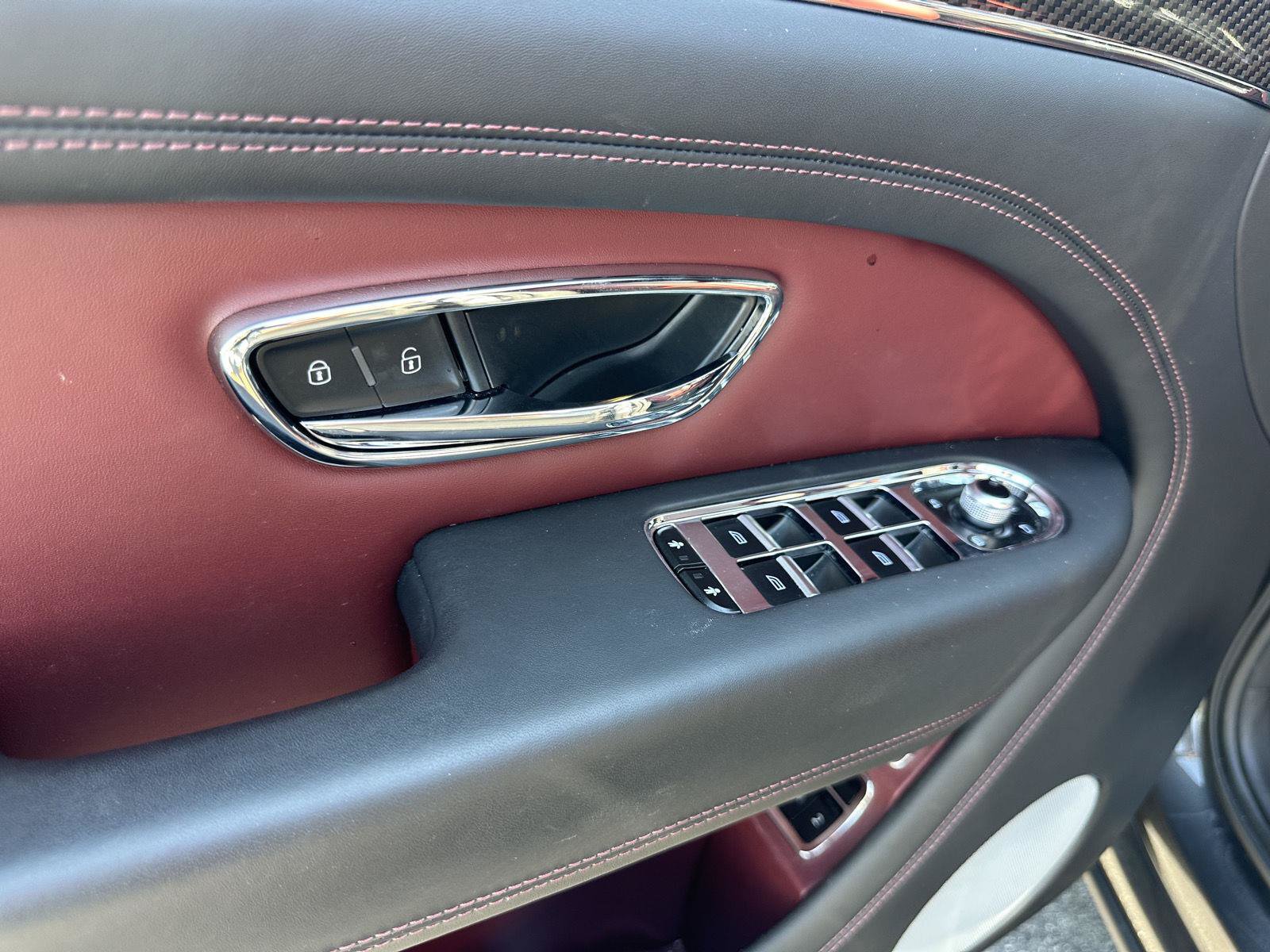 Used 2022 Bentley Bentayga AWD/4WD image 15