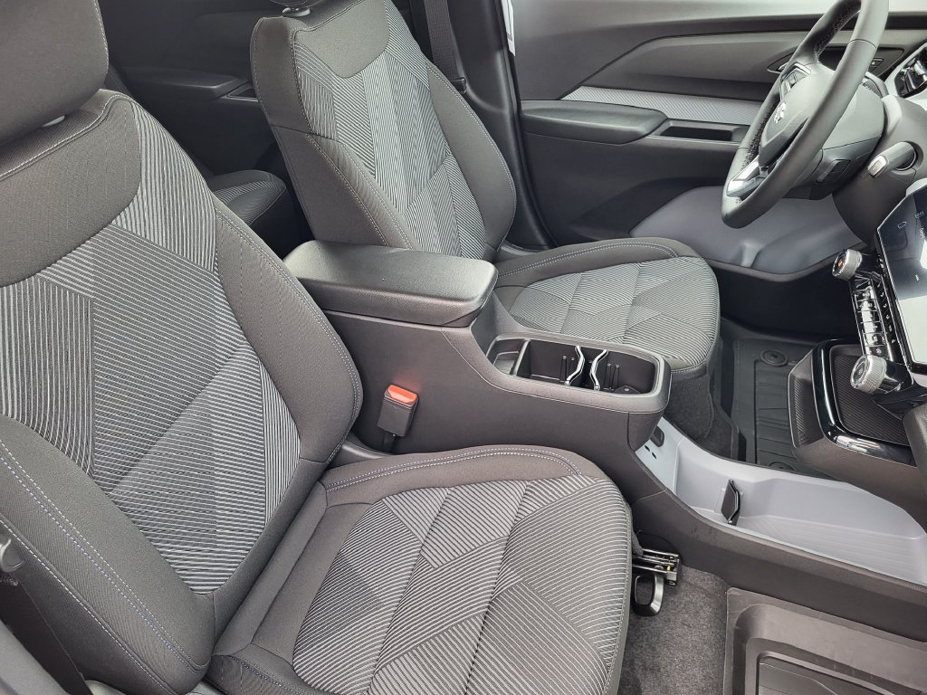 New 2027 Chevrolet Bolt LT w/ Comfort Package FWD image 16