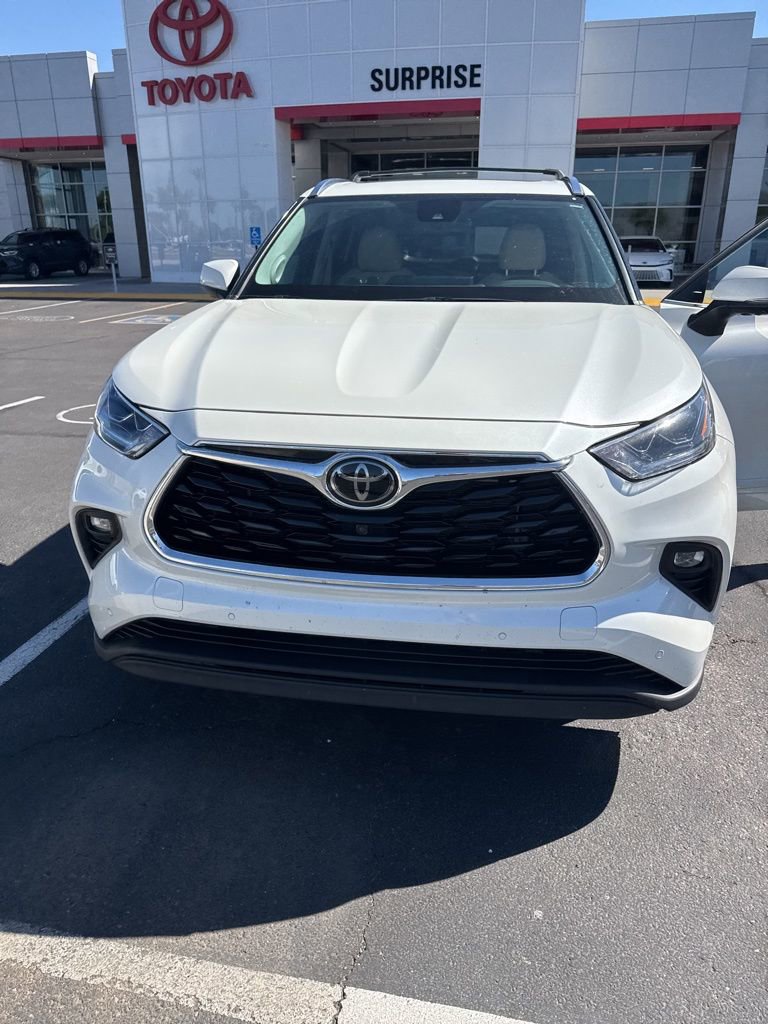 Certified 2021 Toyota Highlander Limited image 2