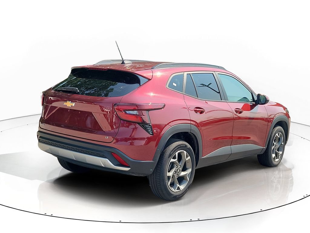 Used 2025 Chevrolet Trax LT FWD image 4
