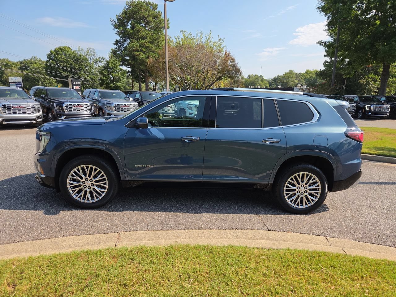 Used 2026 GMC Acadia Denali w/ Super Cruise Package FWD image 5