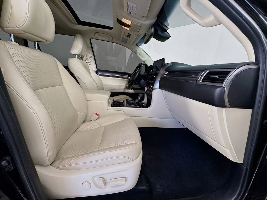 Used 2023 Lexus GX 460 Luxury w/ Accessory Package image 30