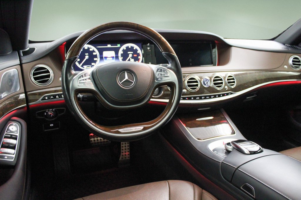 Used 2017 Mercedes-Benz S 550 Sedan image 17