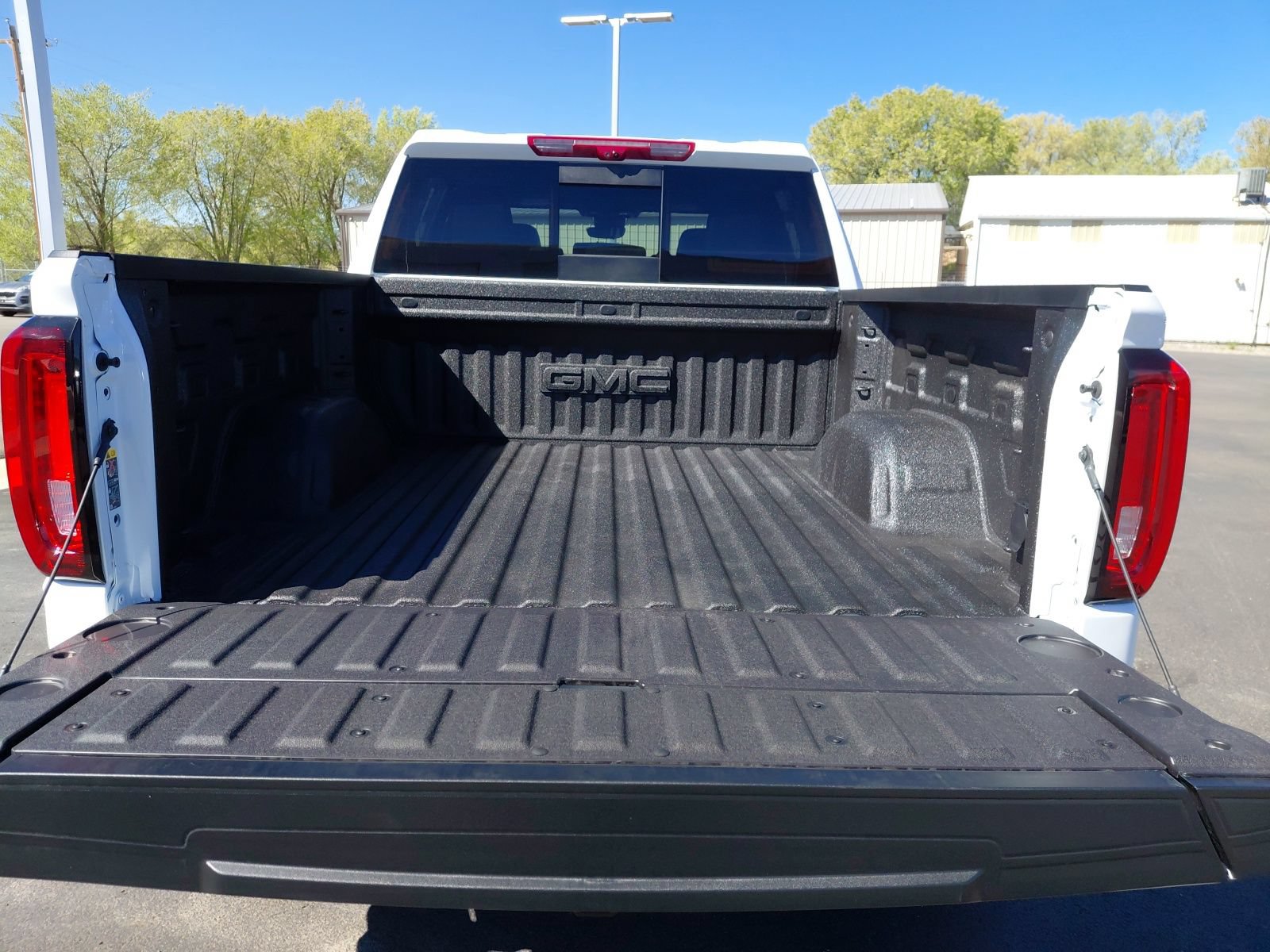 New 2026 GMC Sierra 1500 AT4 w/ AT4 Premium Package AWD/4WD image 7