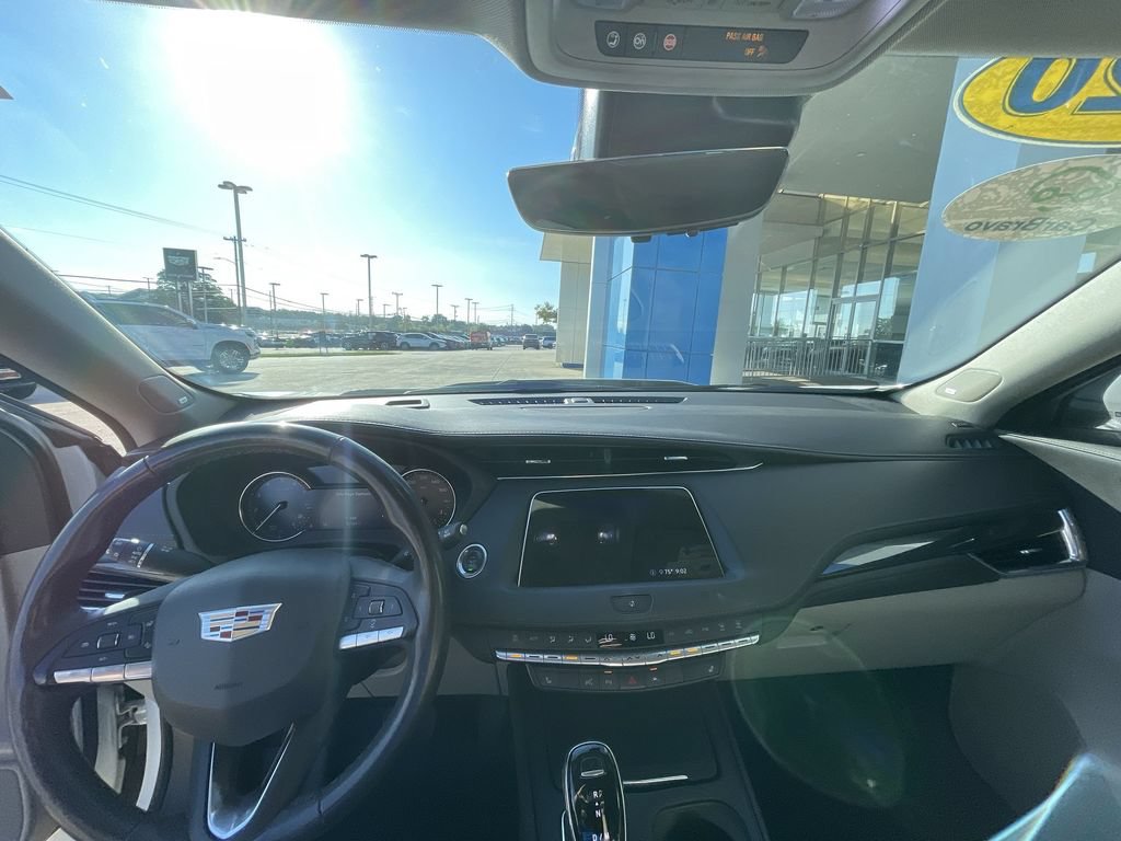Used 2020 Cadillac XT4 Premium Luxury w/ Enhanced Visibility Package FWD image 10